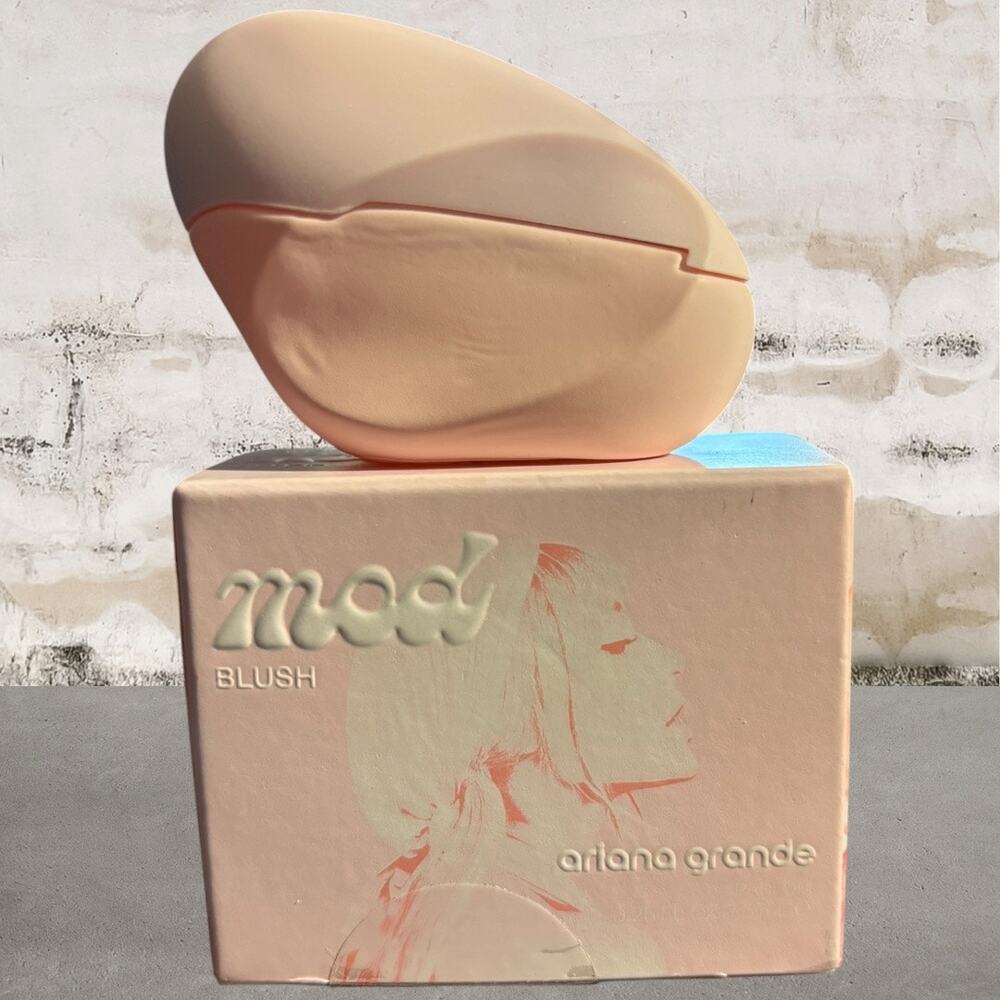 Ariana Grande MOD Blush Dabber NIB